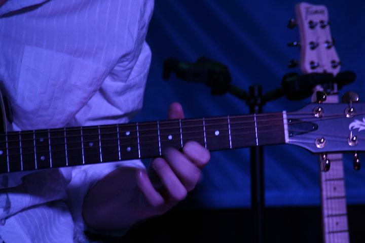 2008-11-28 M3_live at replugged 048.jpg